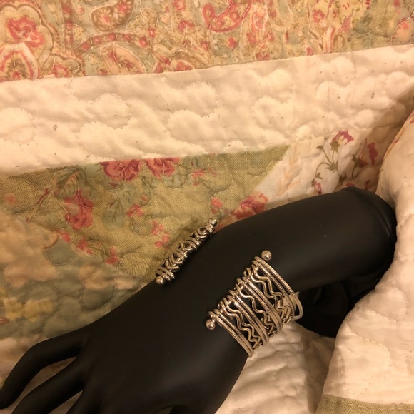 Cuff bracelet - Picture 5 of 5